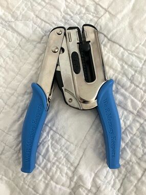 We R Memory Keepers Crop-A-Dile Power Punch